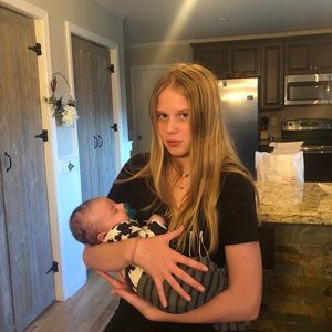 Meet your Posher, Lora